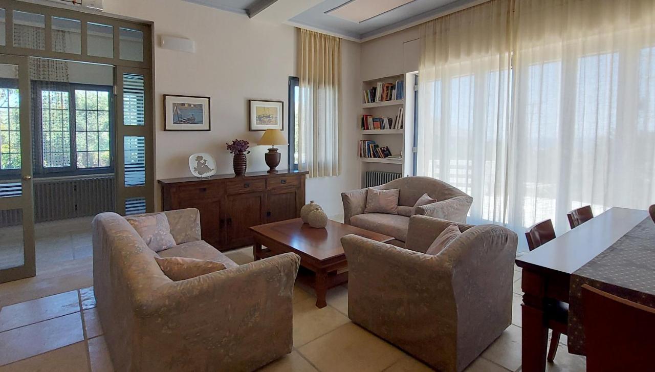 Thealia Appartement Karefilianá Buitenkant foto