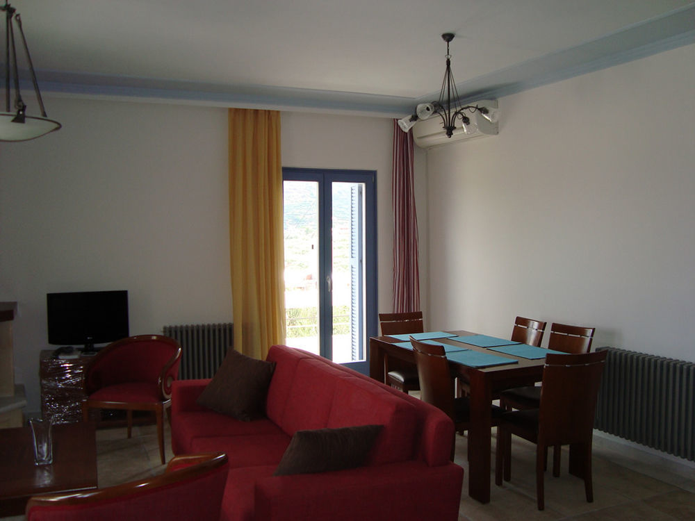 Thealia Appartement Karefilianá Buitenkant foto